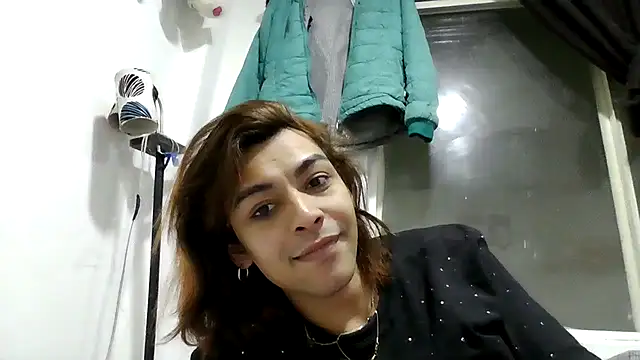 Maiskeen Zamara online show from April 28, 2026, 1:37 am