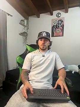 Valentino Xander online show from November 21, 2025, 11:36 pm