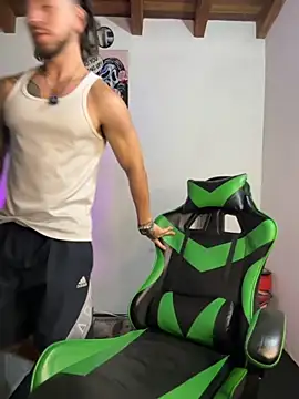 Valentino Xander online show from December 23, 2025, 3:48 am