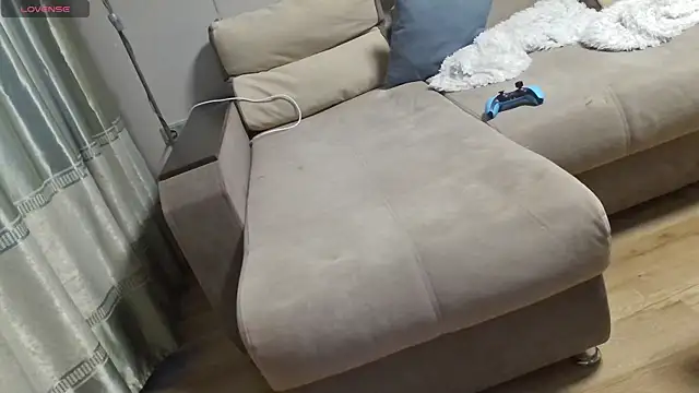 MilaaMilaa online show from November 30, 2025, 9:46 am