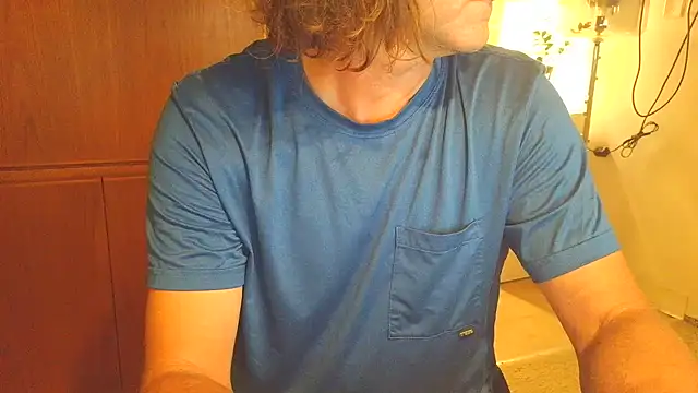 costanza7070 online show from April 4, 2026, 3:05 am