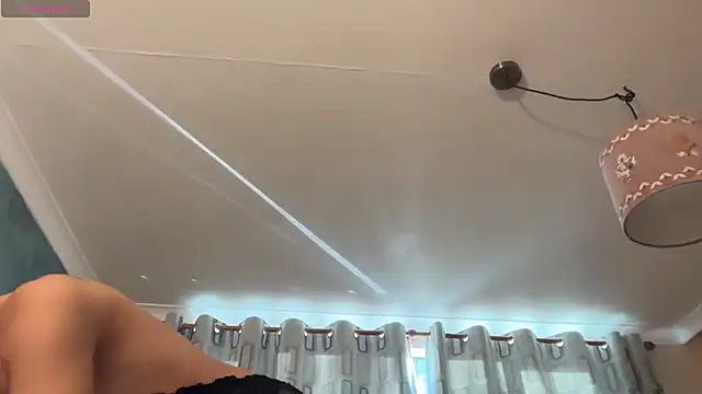 Snapshot of JennyHazel1 chatting on November 2, 2025, 9:33 am JennyHazel1 online show from November 2, 2025, 9:33 am