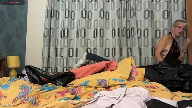 Snapshot of JennyHazel1 chatting on November 16, 2025, 6:13 pm JennyHazel1 online show from November 16, 2025, 6:13 pm