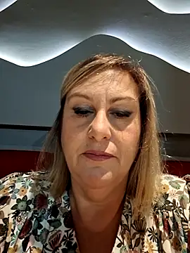 Snapshot of Mara-24 chatting on October 3, 2025, 7:11 pm Mara-24 online show from October 3, 2025, 7:11 pm