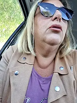 Snapshot of Mara-24 chatting on October 6, 2025, 1:52 pm Mara-24 online show from October 6, 2025, 1:52 pm