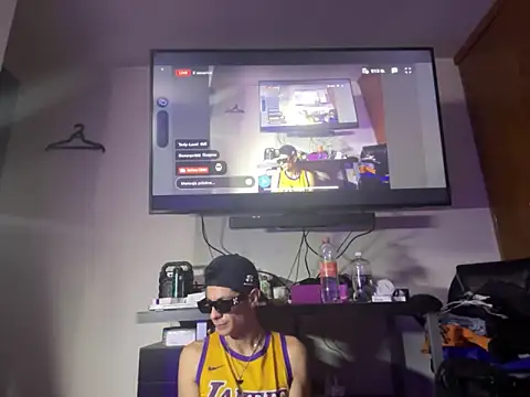 Snapshot of latino1986 chatting on March 1, 2025, 3:32 am latino1986 online show from March 1, 2025, 3:32 am