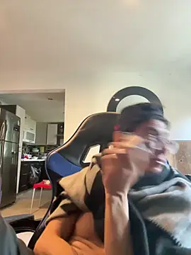 Snapshot of latino1986 chatting on March 3, 2025, 2:26 pm latino1986 online show from March 3, 2025, 2:26 pm