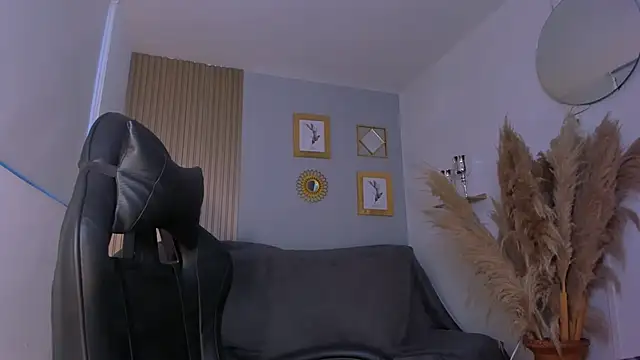 NatyFerrer  online show from October 31, 2025, 10:49 am