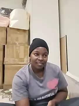 Snapshot of Yours_faithfully1 chatting on June 4, 2026, 12:00 pm Yours faithfully1 online show from June 4, 2026, 12:00 pm