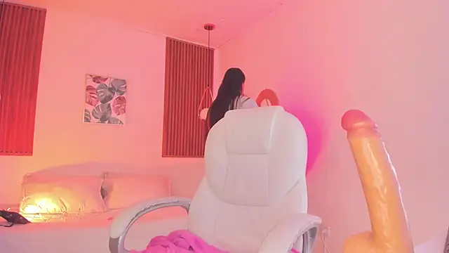 TiffanyWright online show from November 4, 2025, 11:20 am