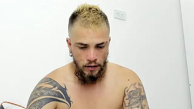 Snapshot of Beard_xox chatting on June 24, 2026, 11:59 pm Beard xox online show from June 24, 2026, 11:59 pm