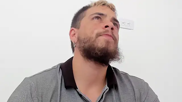 Snapshot of Beard_xox chatting on July 15, 2026, 8:25 pm Beard xox online show from July 15, 2026, 8:25 pm