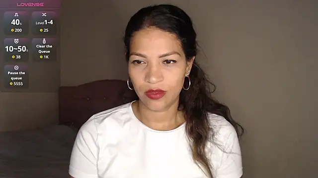 makennaa  online show from December 3, 2025, 9:18 am