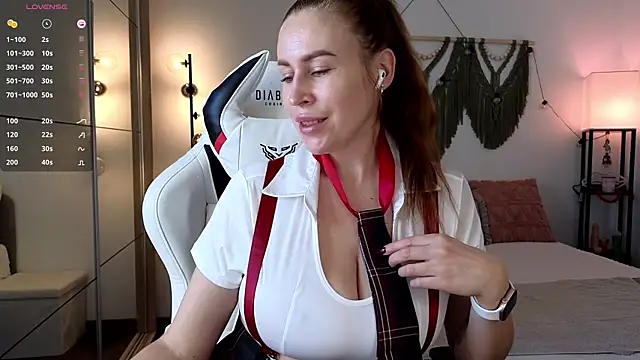 AliceMYs online show from October 28, 2025, 10:19 am