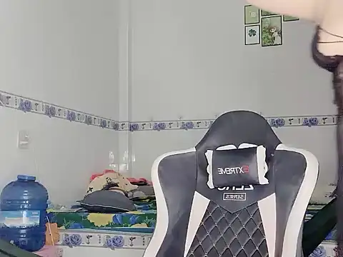 Snapshot of family196 chatting on September 27, 2025, 4:17 am family196 online show from September 27, 2025, 4:17 am