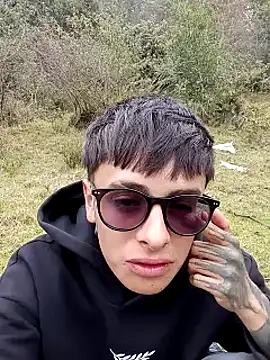 Snapshot of Cuervo_maniaco chatting on February 19, 2025, 5:16 pm Cuervo maniaco online show from February 19, 2025, 5:16 pm