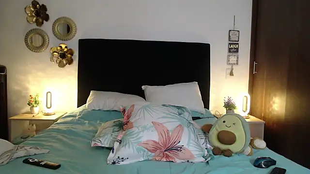 TatianaMonteross online show from December 4, 2025, 1:15 am