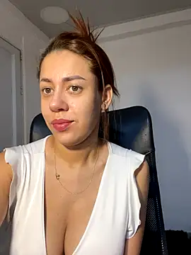 AnnbellaRosse online show from September 30, 2025, 3:50 pm