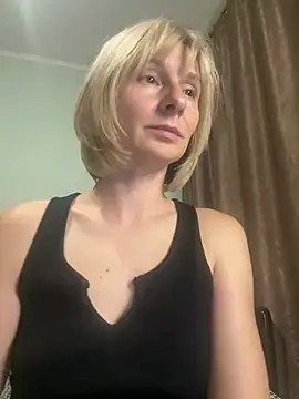 StellaBlondie online show from July 28, 2026, 6:42 pm