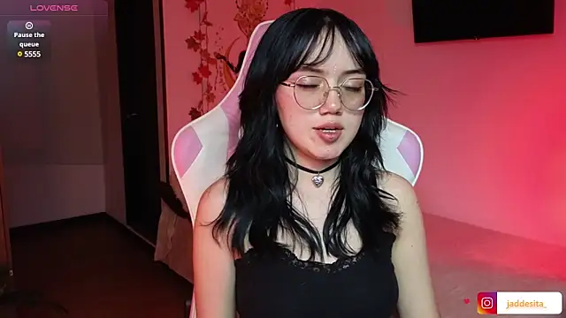 Snapshot of suzumi__ chatting on December 3, 2024, 5:09 am suzumi   online show from December 3, 2024, 5:09 am