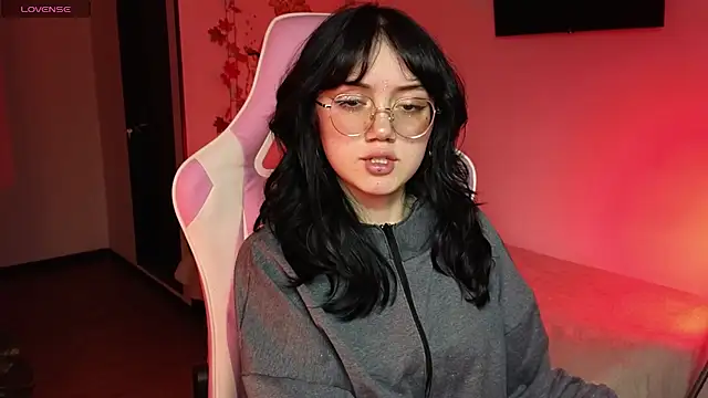 Snapshot of suzumi__ chatting on December 5, 2024, 5:48 am suzumi   online show from December 5, 2024, 5:48 am