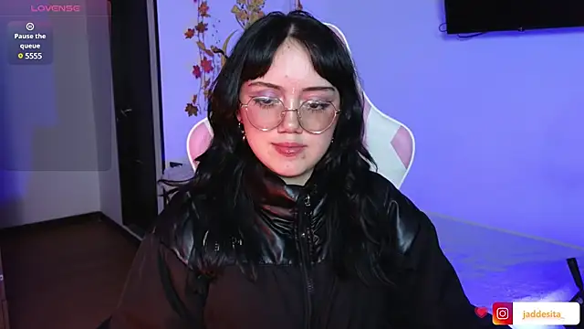 Snapshot of suzumi__ chatting on January 5, 2025, 12:52 am suzumi   online show from January 5, 2025, 12:52 am