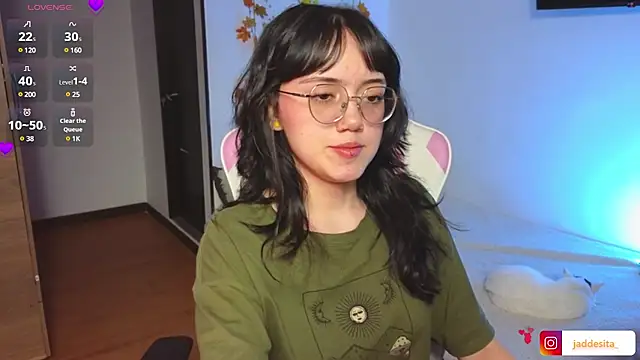 Snapshot of suzumi__ chatting on January 23, 2025, 6:39 am suzumi   online show from January 23, 2025, 6:39 am