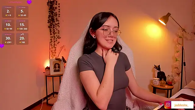 Snapshot of suzumi__ chatting on October 24, 2025, 7:16 am suzumi   online show from October 24, 2025, 7:16 am