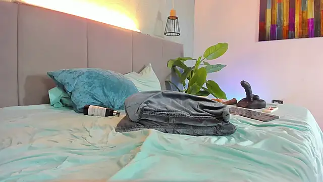 Annie-Wolf online show from February 28, 2025, 1:26 am