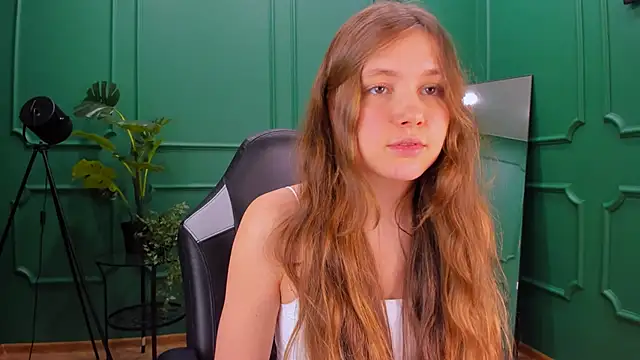 MaryannSoftt online show from February 21, 2025, 6:48 pm