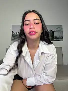 SophieRoyals online show from March 22, 2026, 11:24 am