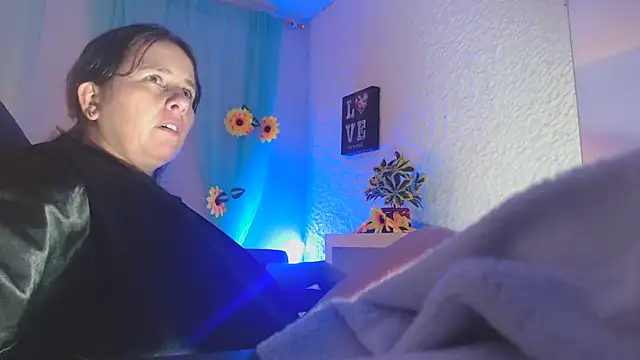 victoria jones online show from March 4, 2025, 7:43 pm