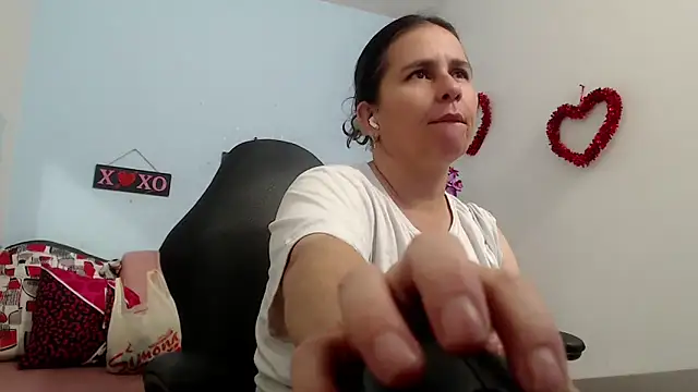 victoria jones online show from October 27, 2025, 2:43 pm