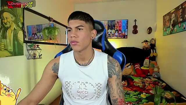 Snapshot of Damian_latinxxx chatting on May 13, 2026, 3:04 am Damian latinxxx online show from May 13, 2026, 3:04 am