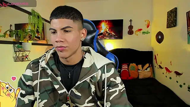 Snapshot of Damian_latinxxx chatting on May 18, 2026, 3:02 am Damian latinxxx online show from May 18, 2026, 3:02 am