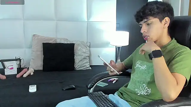 Santy carrington online show from December 9, 2024, 8:23 pm