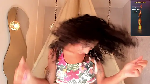 Snapshot of Ariella_Ruiz chatting on February 28, 2025, 6:41 pm Ariella Ruiz online show from February 28, 2025, 6:41 pm