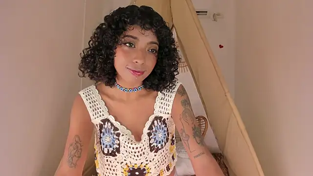 Snapshot of Ariella_Ruiz chatting on September 20, 2025, 12:50 pm Ariella Ruiz online show from September 20, 2025, 12:50 pm