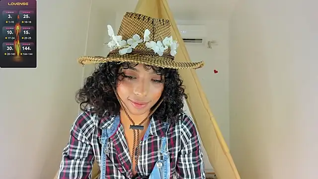 Snapshot of Ariella_Ruiz chatting on October 4, 2025, 12:47 pm Ariella Ruiz online show from October 4, 2025, 12:47 pm
