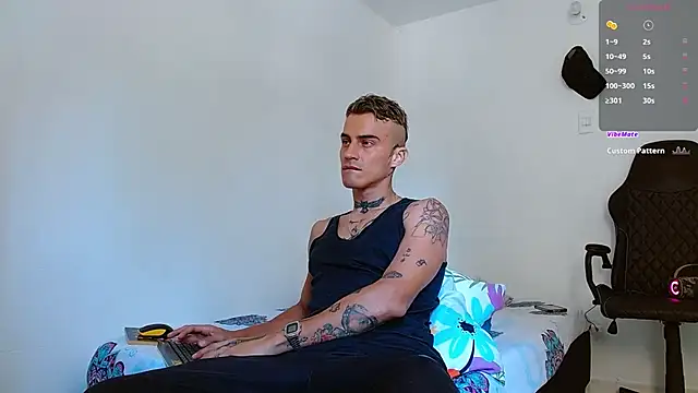 bray hotboy777 online show from September 25, 2025, 4:32 pm