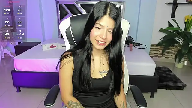 Snapshot of EroticAzir chatting on November 18, 2025, 3:34 am EroticAzir online show from November 18, 2025, 3:34 am