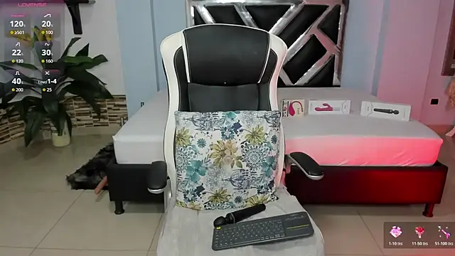 Snapshot of EroticAzir chatting on November 19, 2025, 3:39 am EroticAzir online show from November 19, 2025, 3:39 am