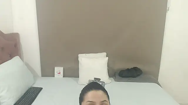 kimberlyjamexxx online show from November 11, 2025, 4:01 am