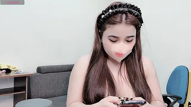 Snapshot of LyLy_Office chatting on December 26, 2024, 3:38 am LyLy Office online show from December 26, 2024, 3:38 am