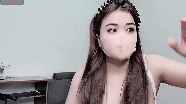 Snapshot of LyLy_Office chatting on January 8, 2025, 2:57 am LyLy Office online show from January 8, 2025, 2:57 am