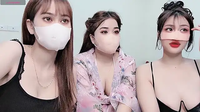 Snapshot of LyLy_Office chatting on January 9, 2025, 3:23 pm LyLy Office online show from January 9, 2025, 3:23 pm