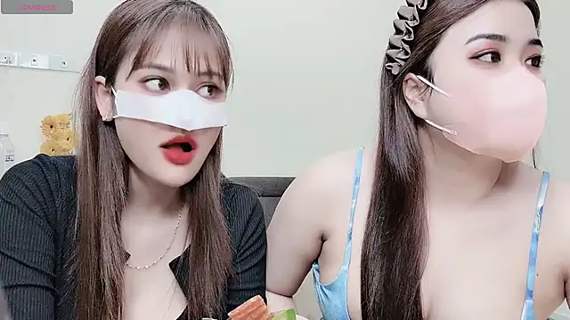 Snapshot of LyLy_Office chatting on January 12, 2025, 12:01 pm LyLy Office online show from January 12, 2025, 12:01 pm