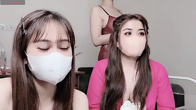 Snapshot of LyLy_Office chatting on February 19, 2025, 12:11 pm LyLy Office online show from February 19, 2025, 12:11 pm