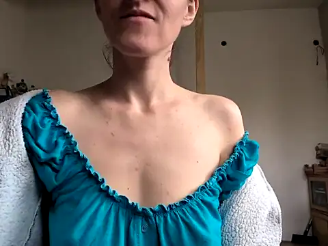 Milky hairy mommy online show from March 11, 2025, 10:07 am