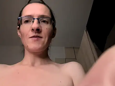 Milky hairy mommy online show from March 18, 2025, 8:15 pm